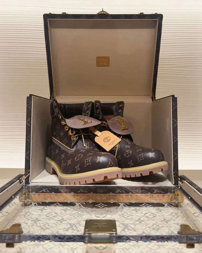 Louis Vuitton × Timberland の 18K ゴールドブーツが発表