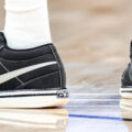 NBA の Devin Booker が NIKE BOOK 1 × CONVERSE Chuck Taylor を着用