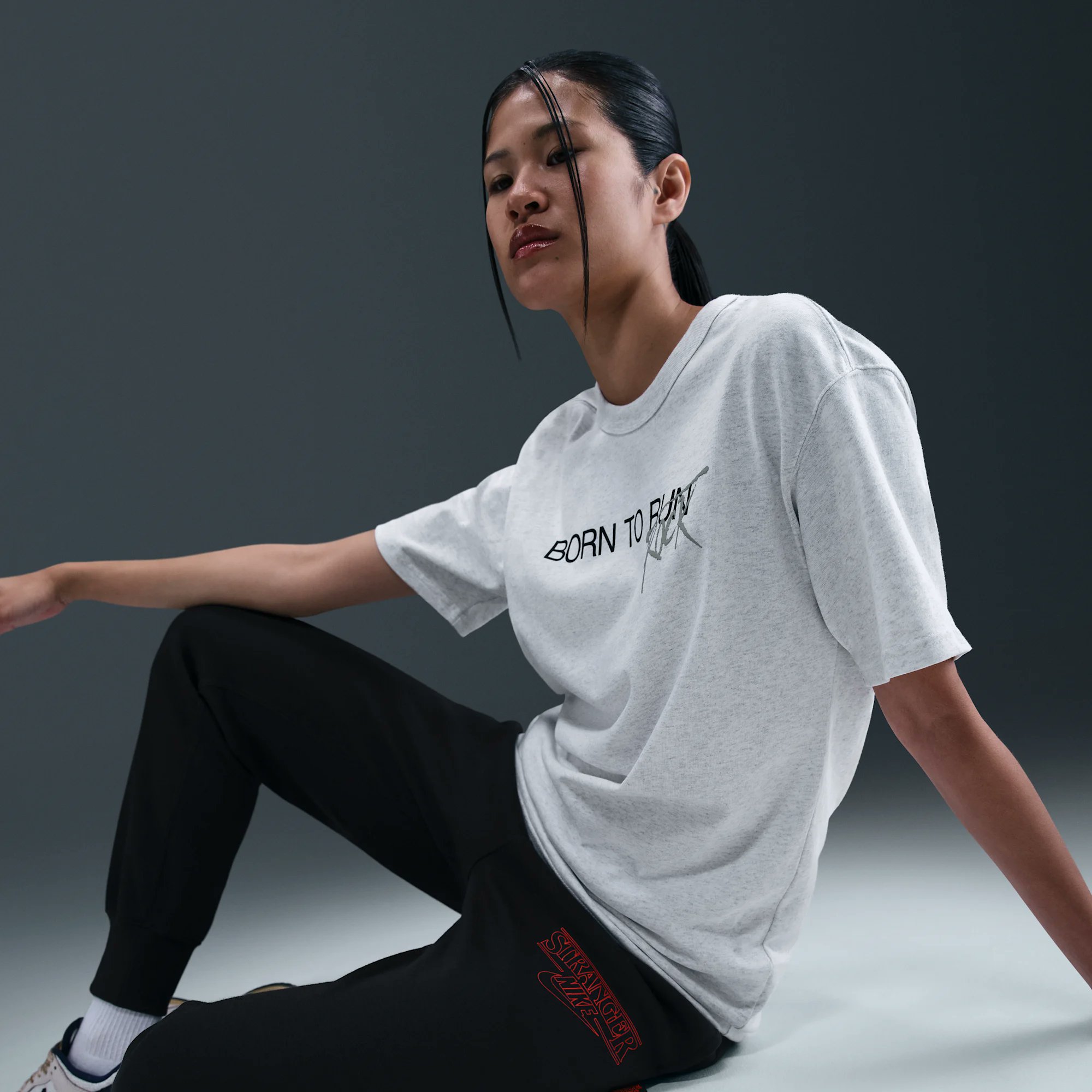 Stranger Things × NIKE の最新コラボアパレルが公開