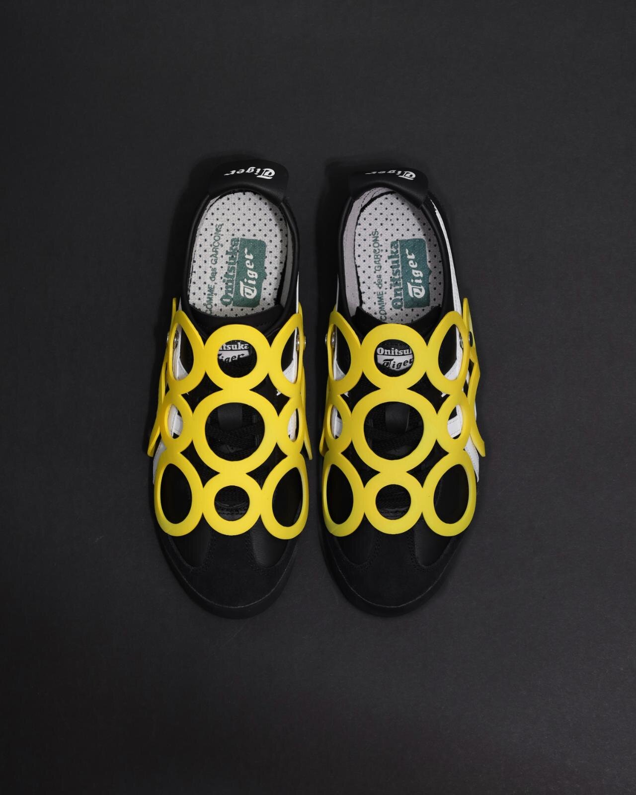 COMME des GARÇONS × Onitsuka Tiger の2025年ホリデーコレクションが12月1日(月)発売予定