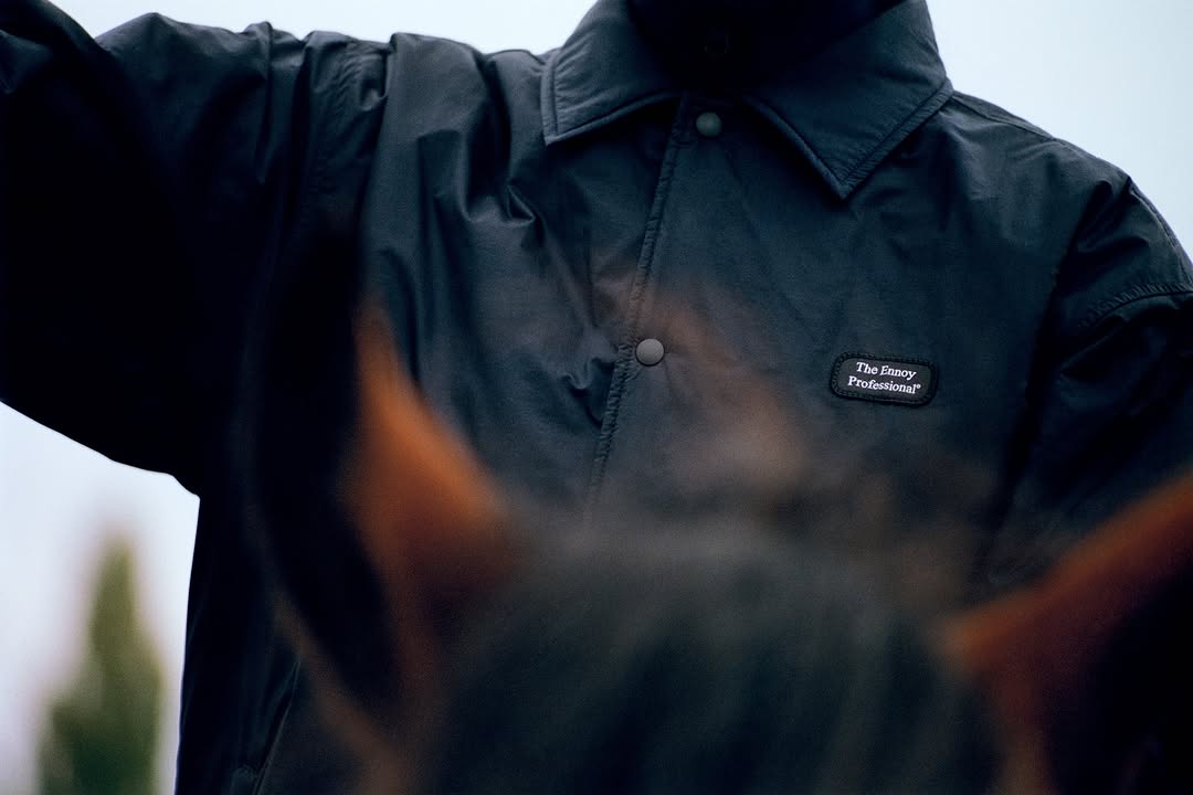 ENNOY『Padded Nylon Coach Jacket』のWEB抽選が11月16日(日)に開催