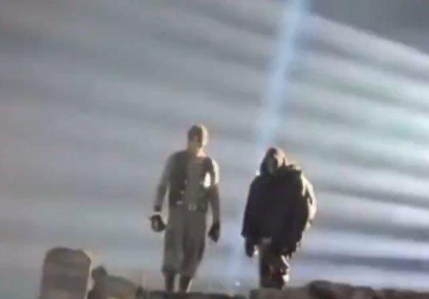 Ye (旧姓 カニエ・ウェスト) が Travis Scott の日本公演に登場