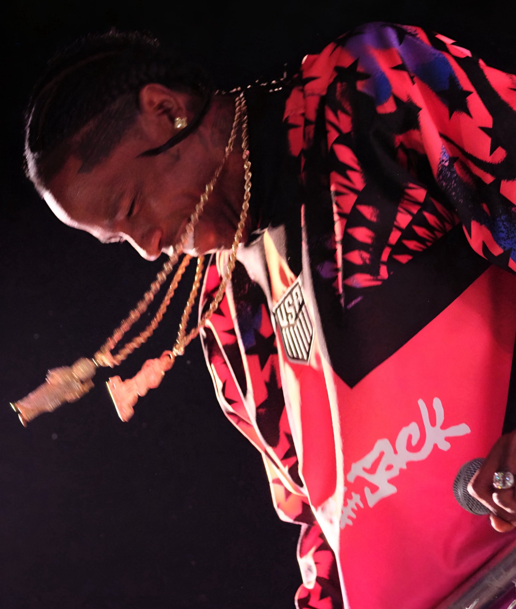 Travis Scott が NIKE のサッカー&アートイベント  “Toma El Juego Miami”  に登場