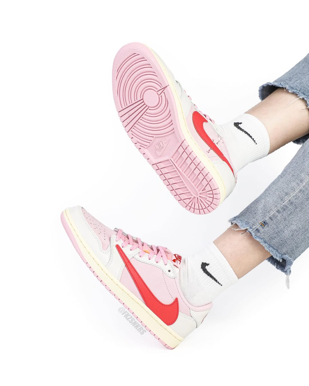 Travis Scott × NIKE AIR JORDAN 1 LOW “Shy Pink” が2026年夏に発売予定