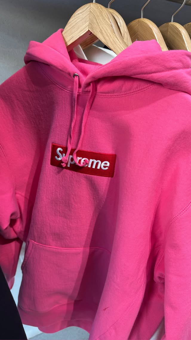 Supreme 2025年秋冬コレクション WEEK15 の海外スナップが公開