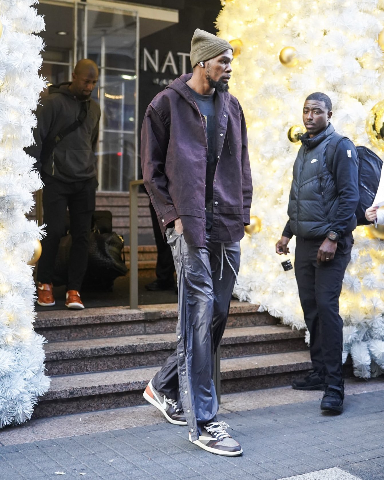 Kevin Durant が Travis Scott × NIKE AIR JORDAN 1 LOW の特別モデルを着用