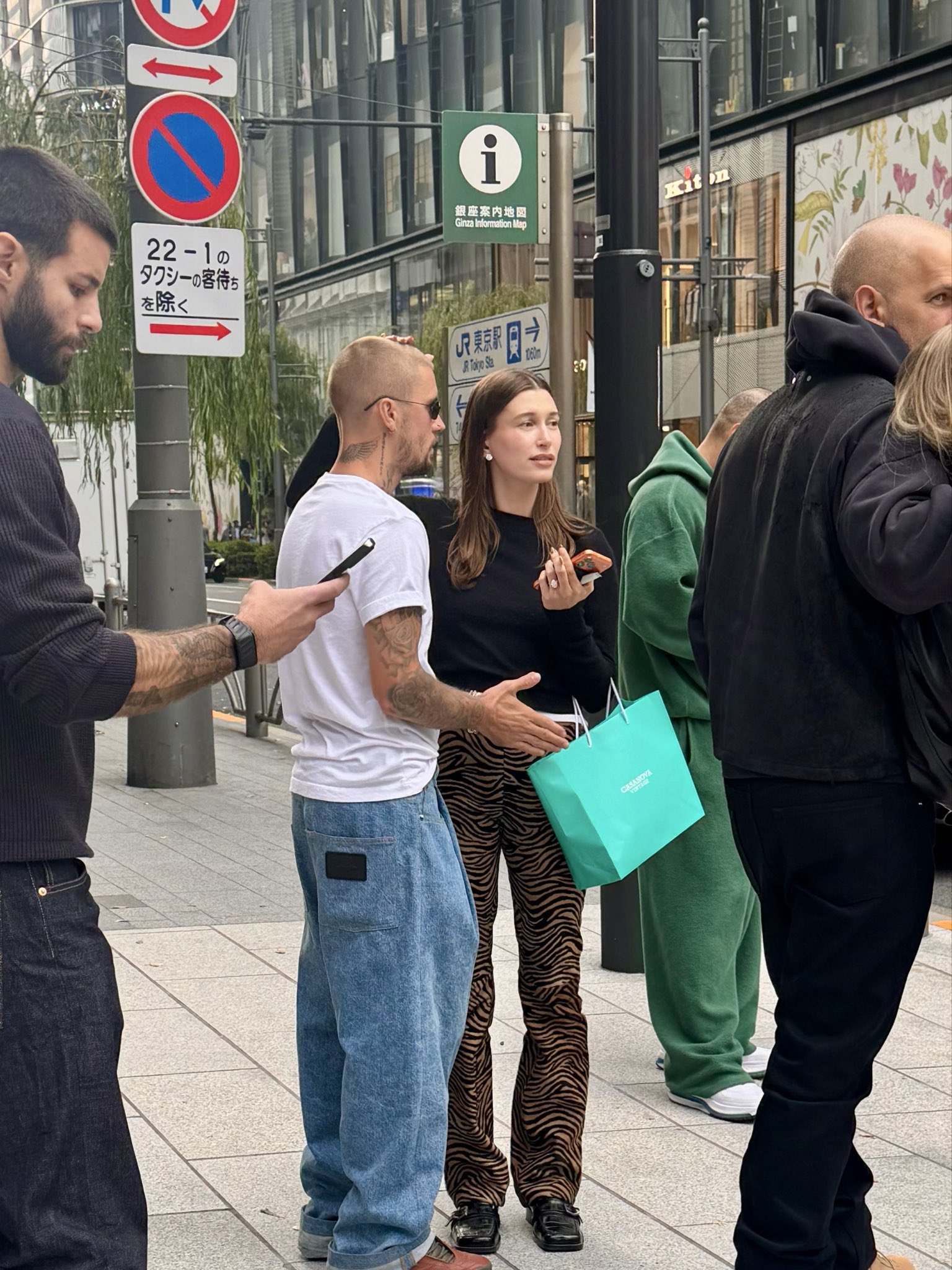 ジャスティン・ビーバー が妻 ヘイリー と共に東京で目撃