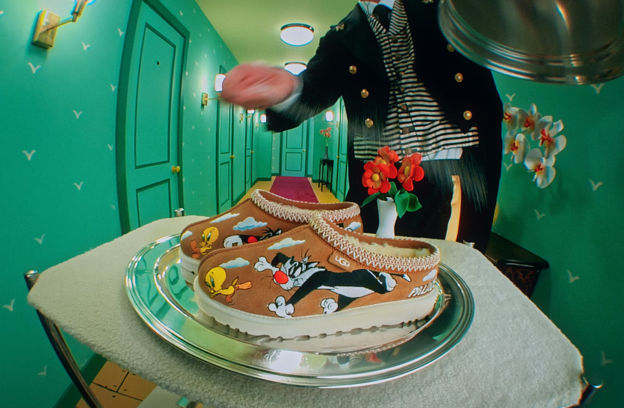 PALACE × UGG × Looney Tunes によるトリプルコラボコレクションの詳細が発表
