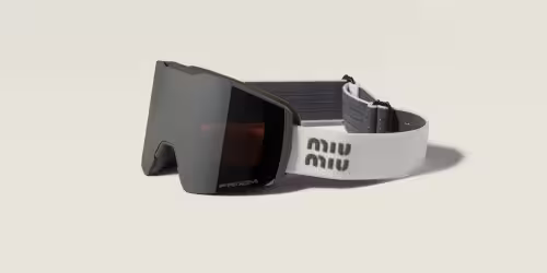 MIU MIU × Oakley の初コラボコレクション “Miu Miu by Oakley” が登場