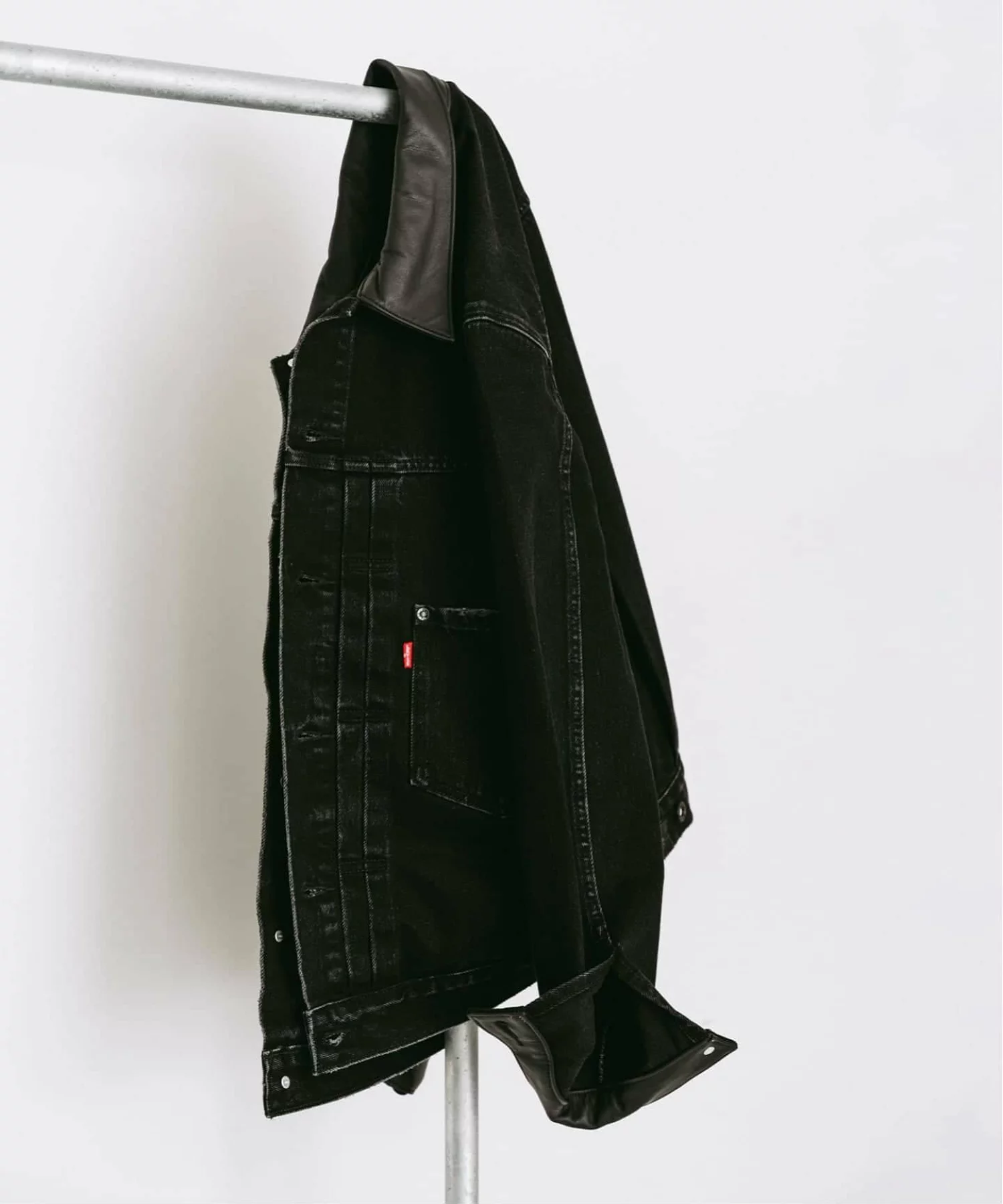 EDIFICE × Levi’s®『2nd Type Tracker Jacket』の追加予約が開始