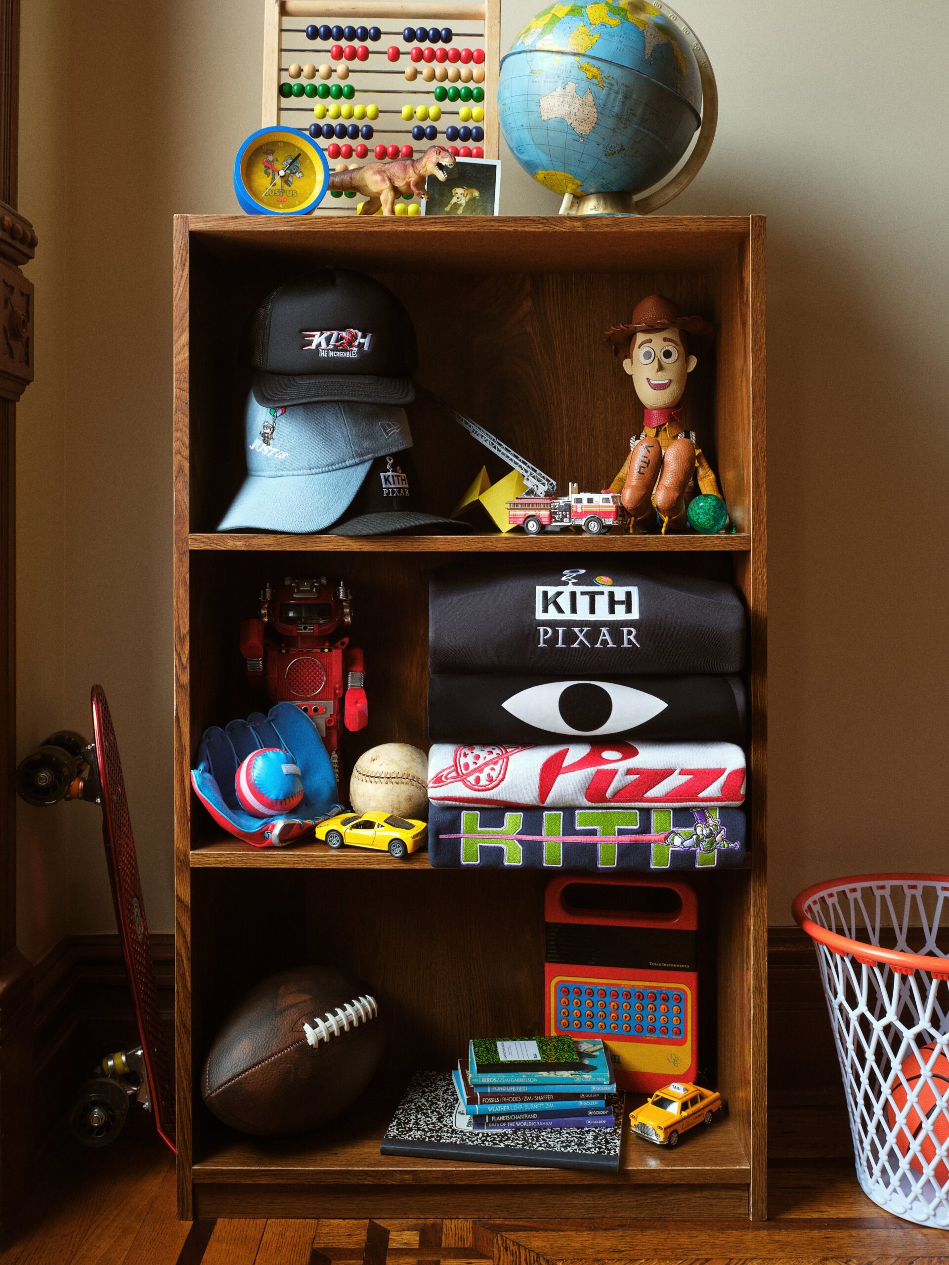 KITH × Pixar の2025年ホリデーコレクションが12月5日(金)発売予定