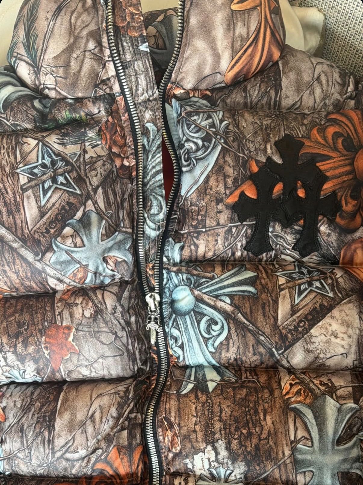 Chrome Hearts × NOCTA × NIKE『Puffer Jacket』の販売価格は$39,000(約6,149,000円)