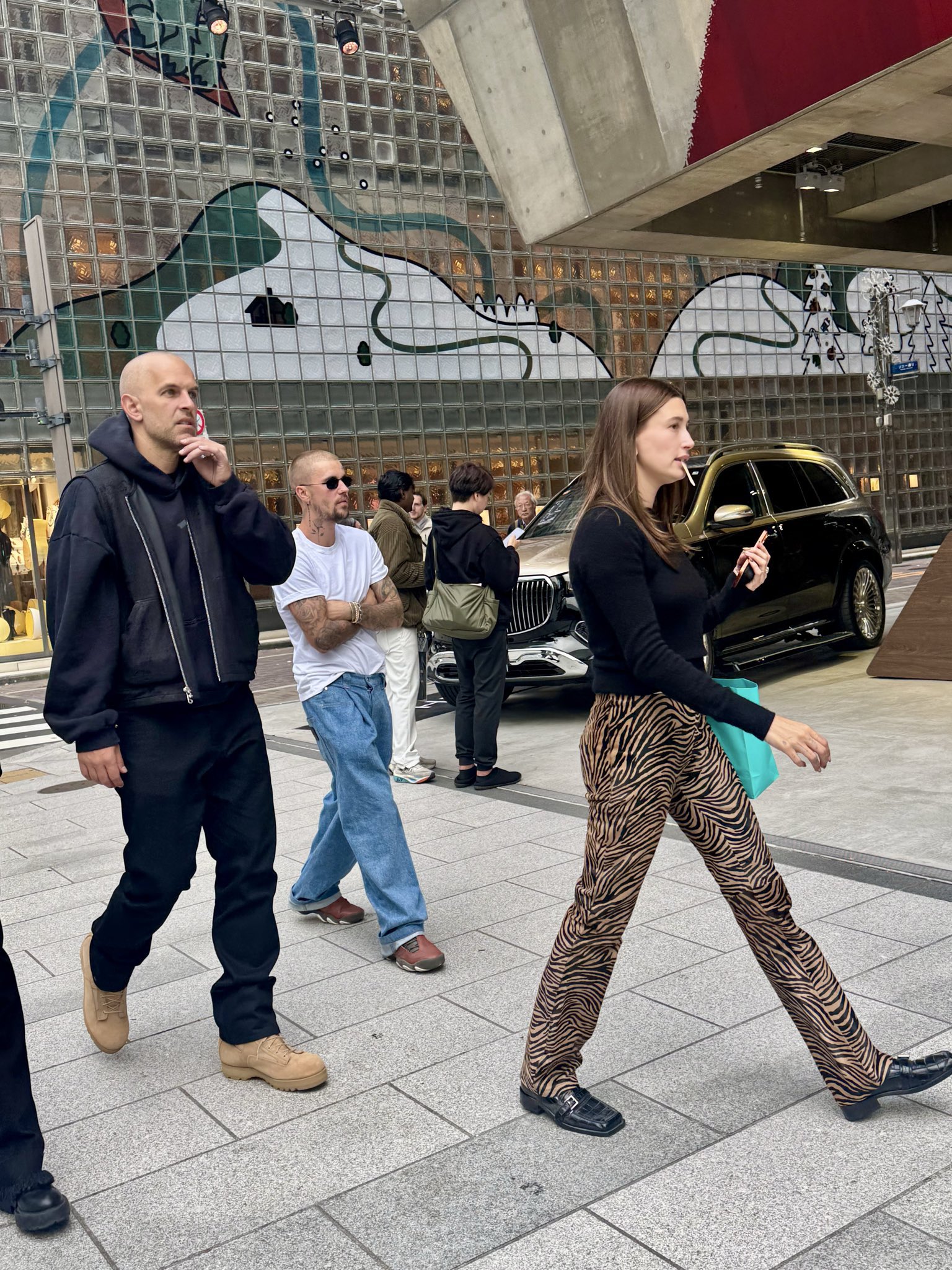 ジャスティン・ビーバー が妻 ヘイリー と共に東京で目撃