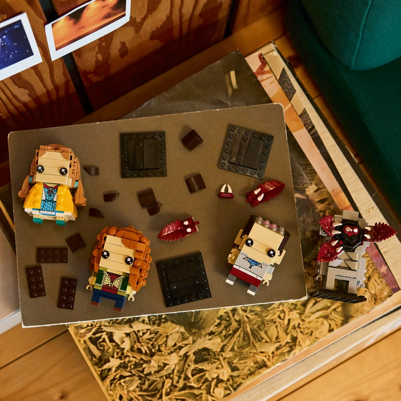 LEGO × Stranger Things『イレブン、マックス、デモゴルゴン、ホリー フィギュアセット』が1月1日(木)発売