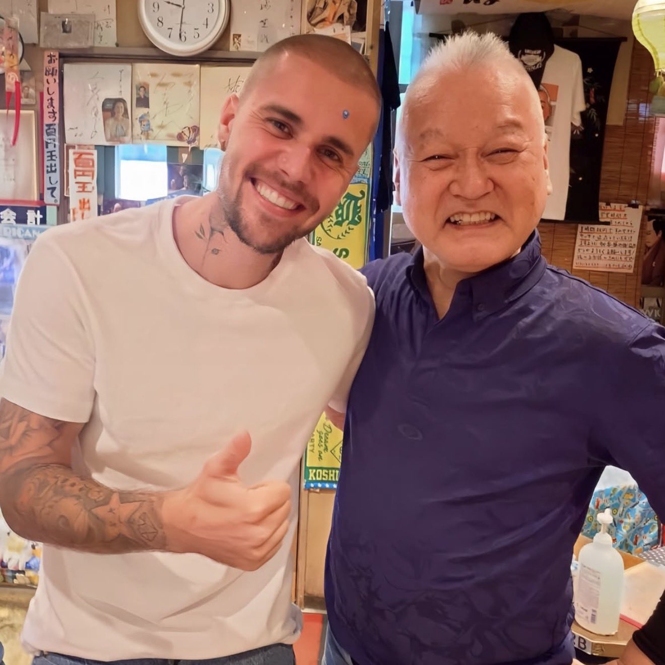 ジャスティン・ビーバー が妻 ヘイリー と共に東京で目撃