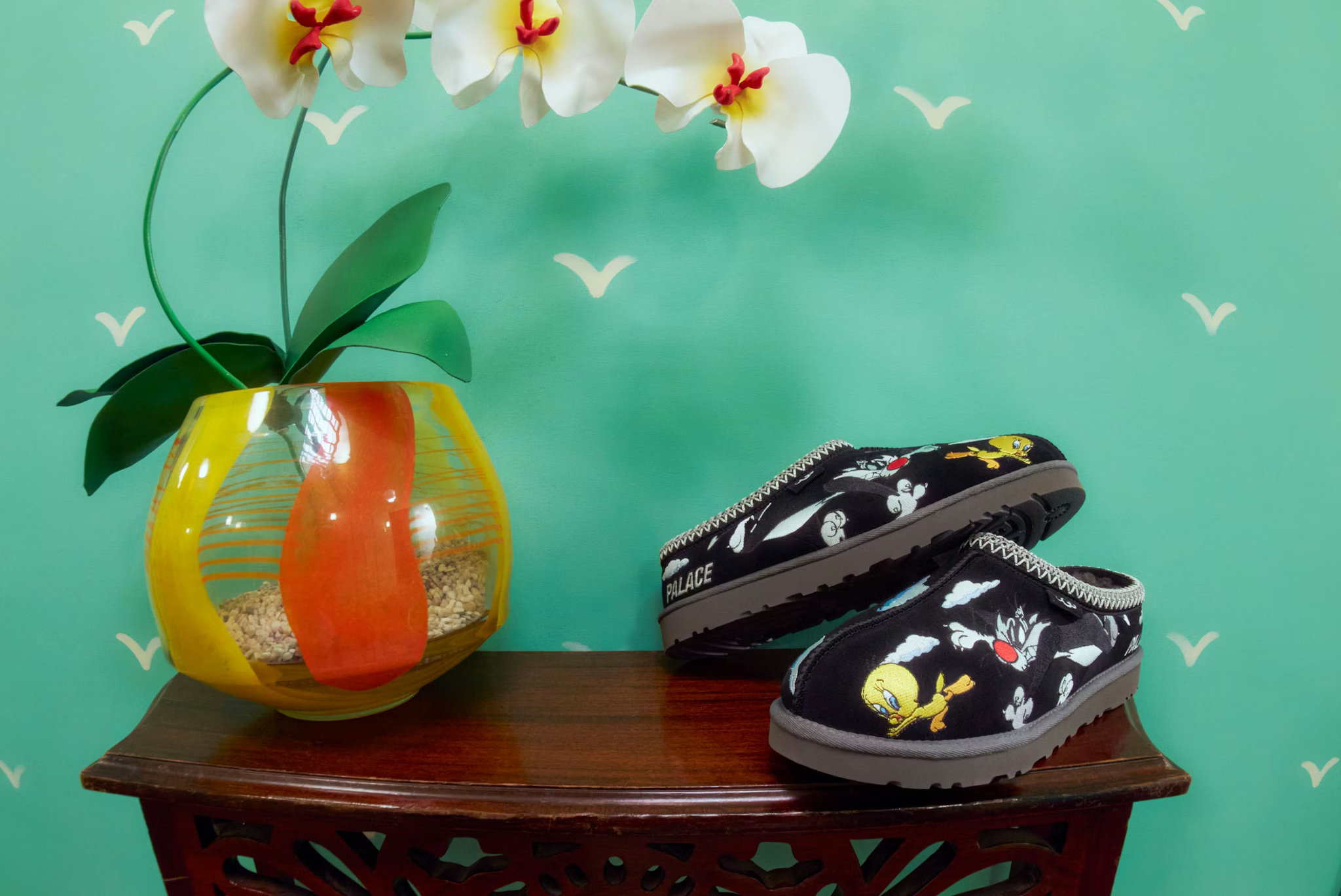 PALACE × UGG × Looney Tunes によるトリプルコラボコレクションの詳細が発表
