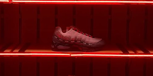 UNDEFEATED × NIKE AIR MAX 95 “Fire Red” の最新情報を随時更新