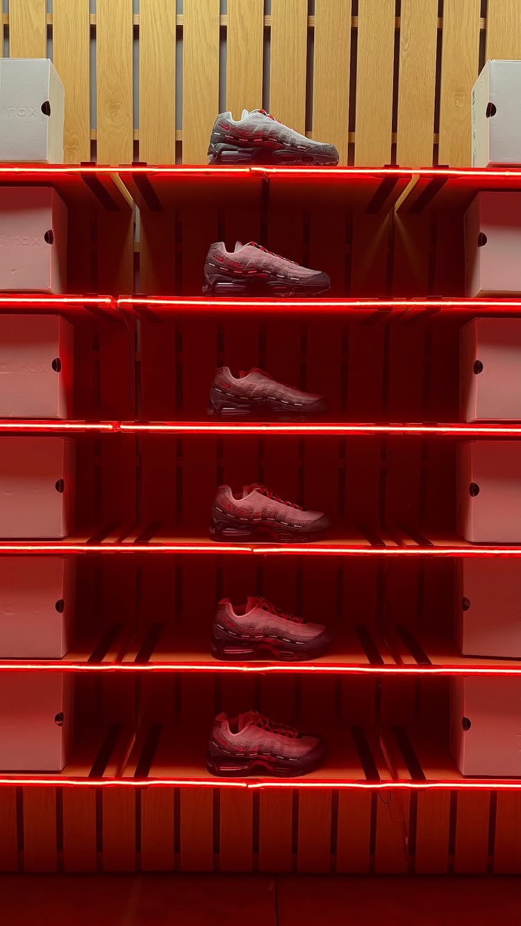 UNDEFEATED × NIKE AIR MAX 95 “Fire Red” の最新情報を随時更新