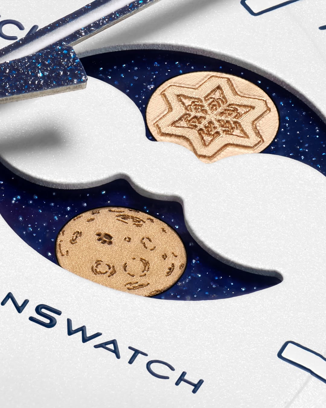 OMEGA × Swatch × SNOOPY『MoonSwatch Mission to Earthphase - Moonshine Gold』が12月5日(金)発売予定