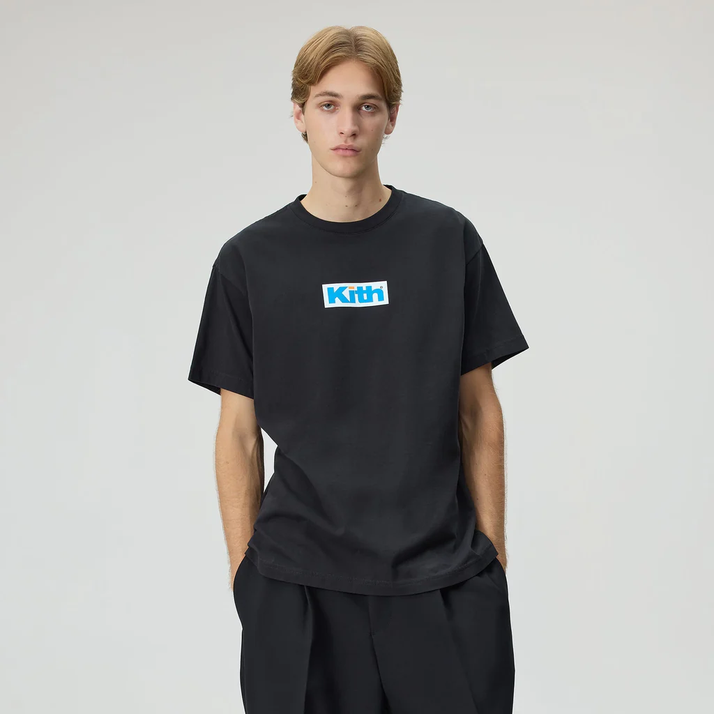 KITH の2025年ウィンターコレクションより Retro Logo Tee が発売