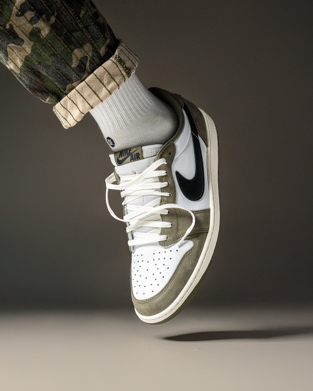 NIKE AIR JORDAN 1 LOW OG “Medium Olive” のオフィシャル画像が公開