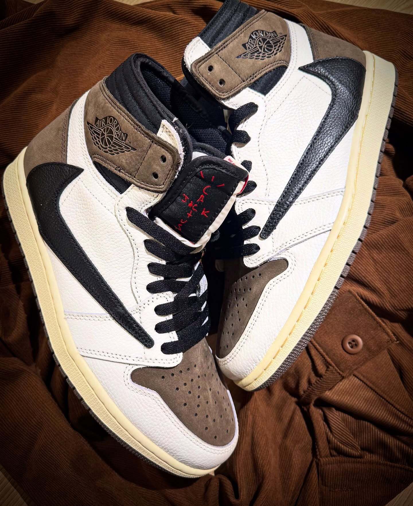 Travis Scott × NIKE AIR JORDAN 1 HIGH “Reverse Mocha” が2026年秋に発売の噂