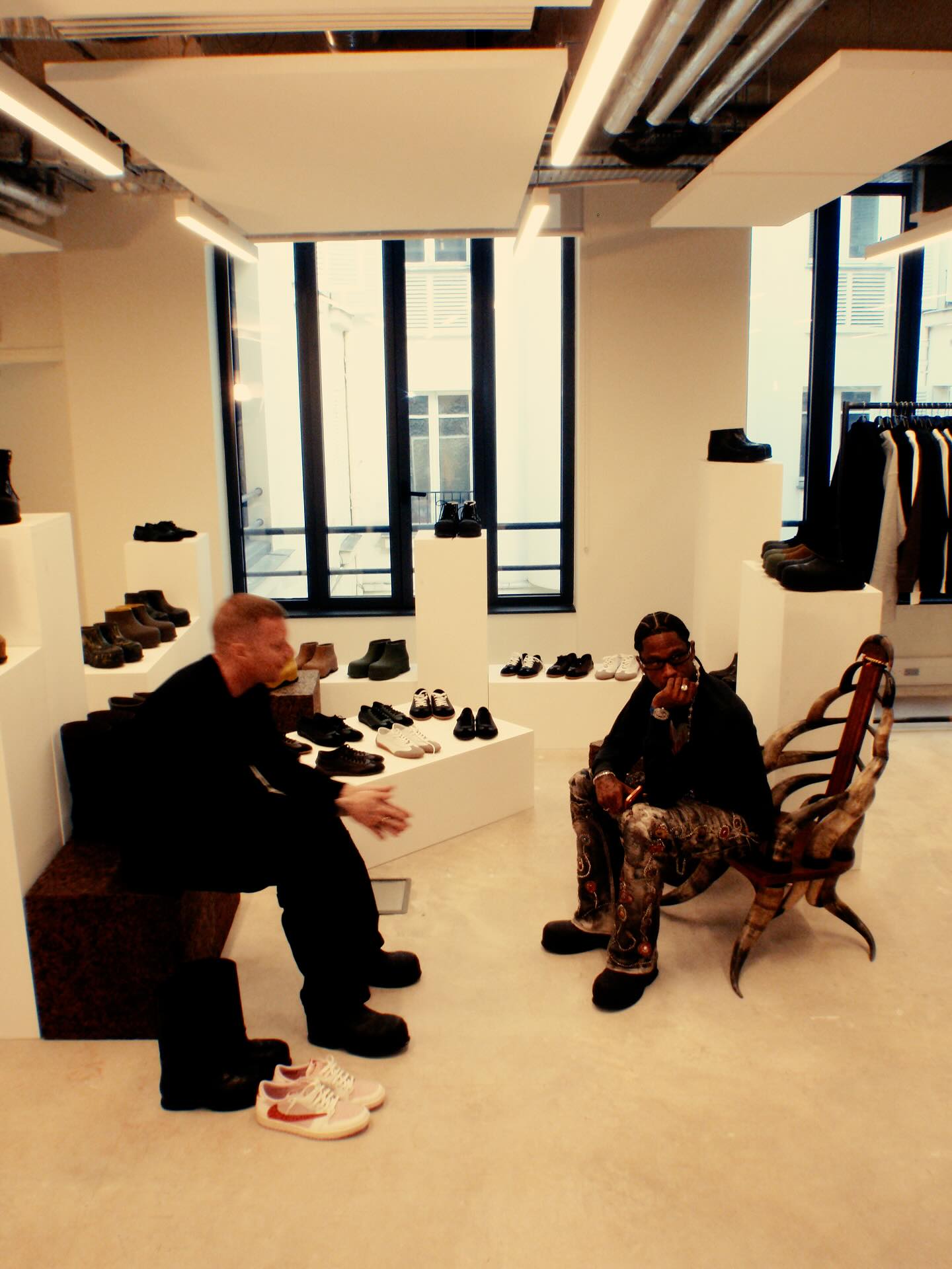 トラヴィス・スコット がInstagramにて Travis Scott × NIKE AIR JORDAN 1 LOW “Shy Pink” の発売を匂わす