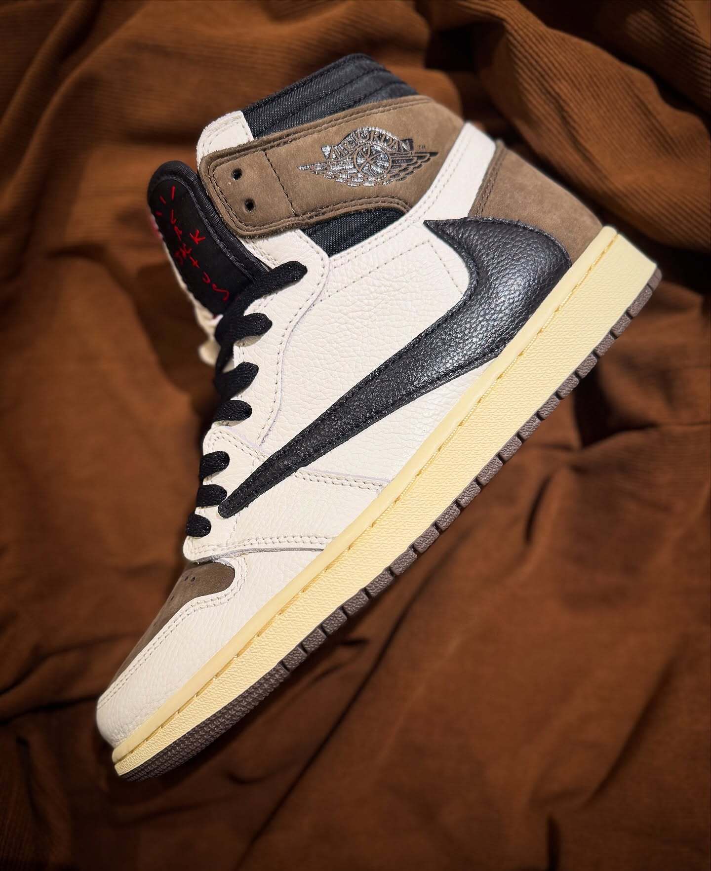 Travis Scott × NIKE AIR JORDAN 1 HIGH “Reverse Mocha” が2026年秋に発売の噂