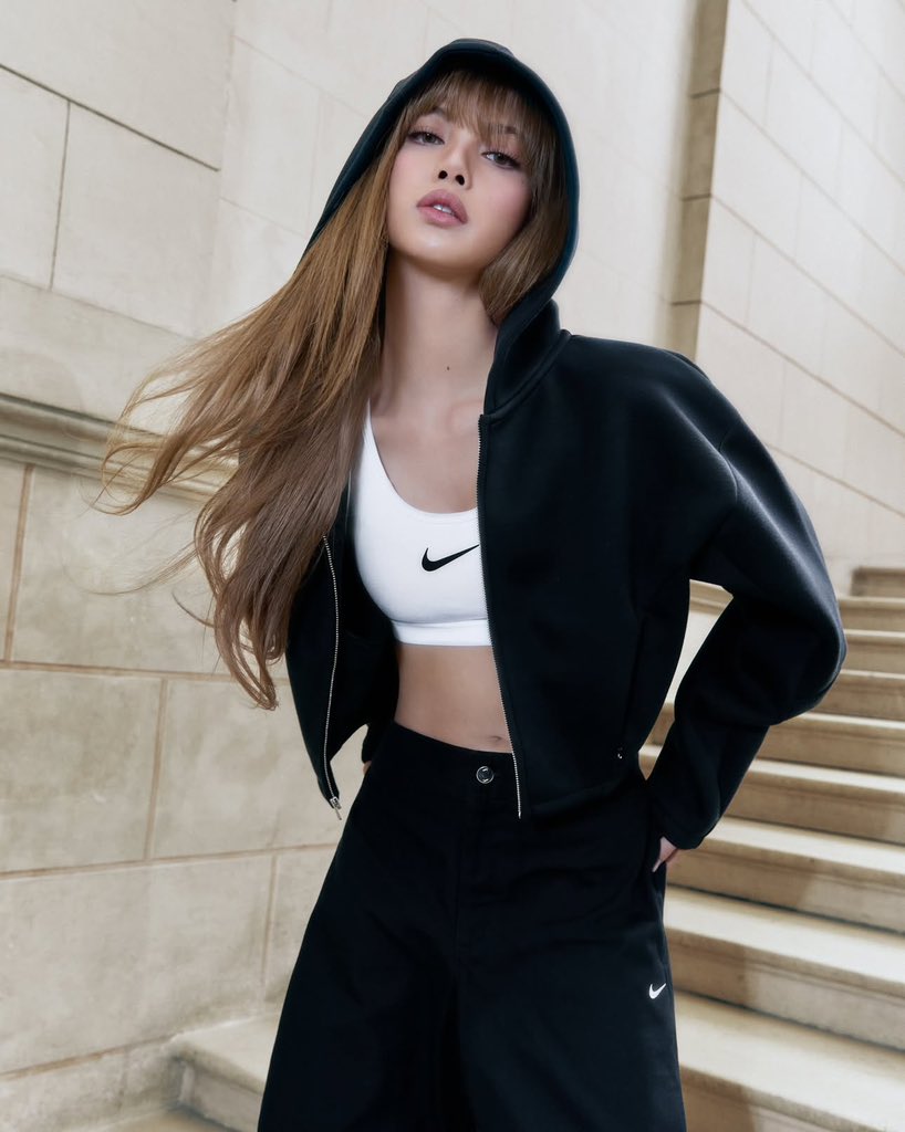 BLACKPINK の LISA が NIKE ファミリーに加入