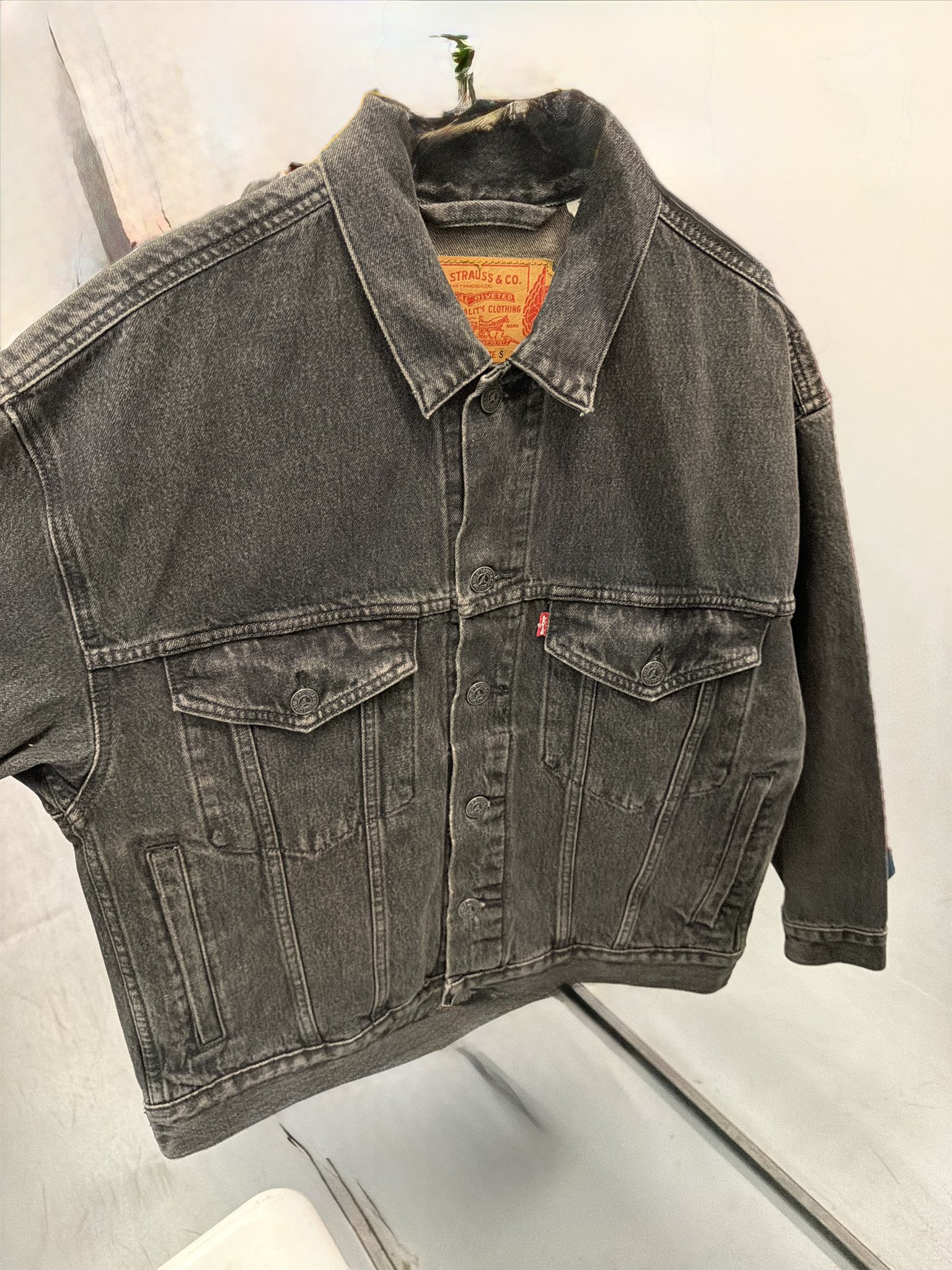 Levi’s® × JORDAN 『 Tracker Jacket 』の実物画像が公開
