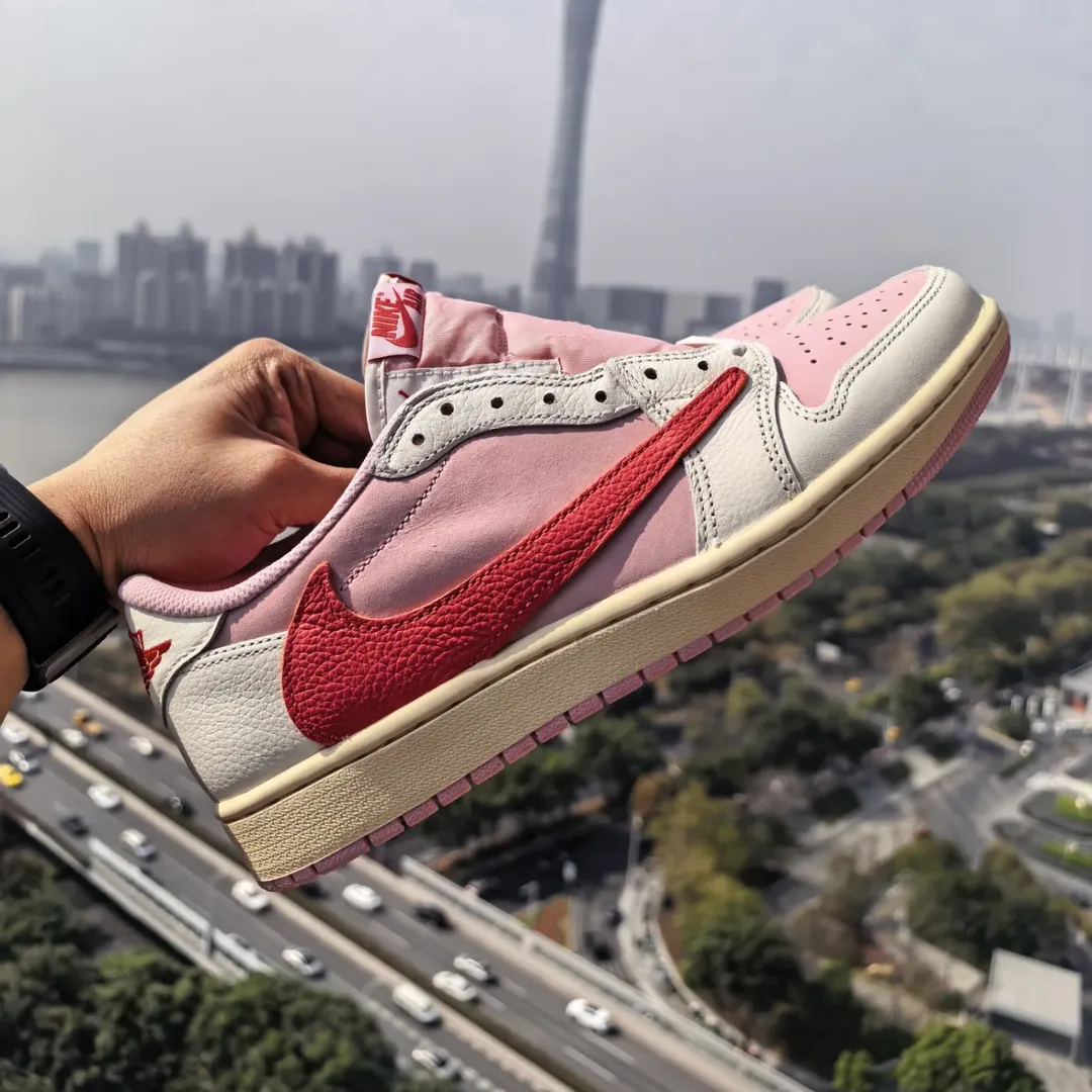 Travis Scott × NIKE AIR JORDAN 1 LOW “Shy Pink” & “Tropical Pink” が5月22日(金)に発売予定