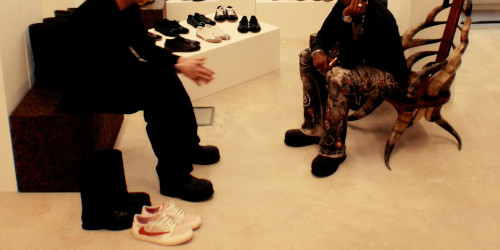 トラヴィス・スコット がInstagramにて Travis Scott × NIKE AIR JORDAN 1 LOW “Shy Pink” の発売を匂わす