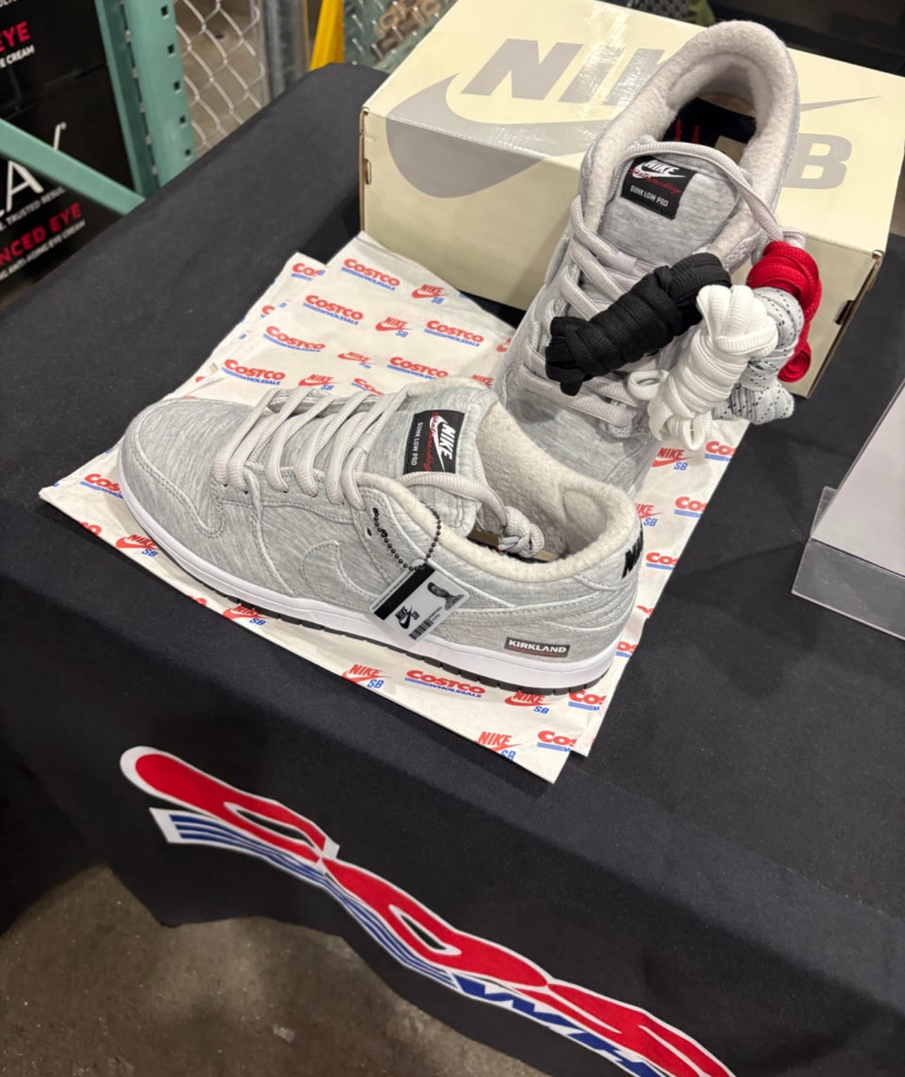 Costco × NIKE SB DUNK LOW が海外 コストコ 店舗にてゲリラリリース