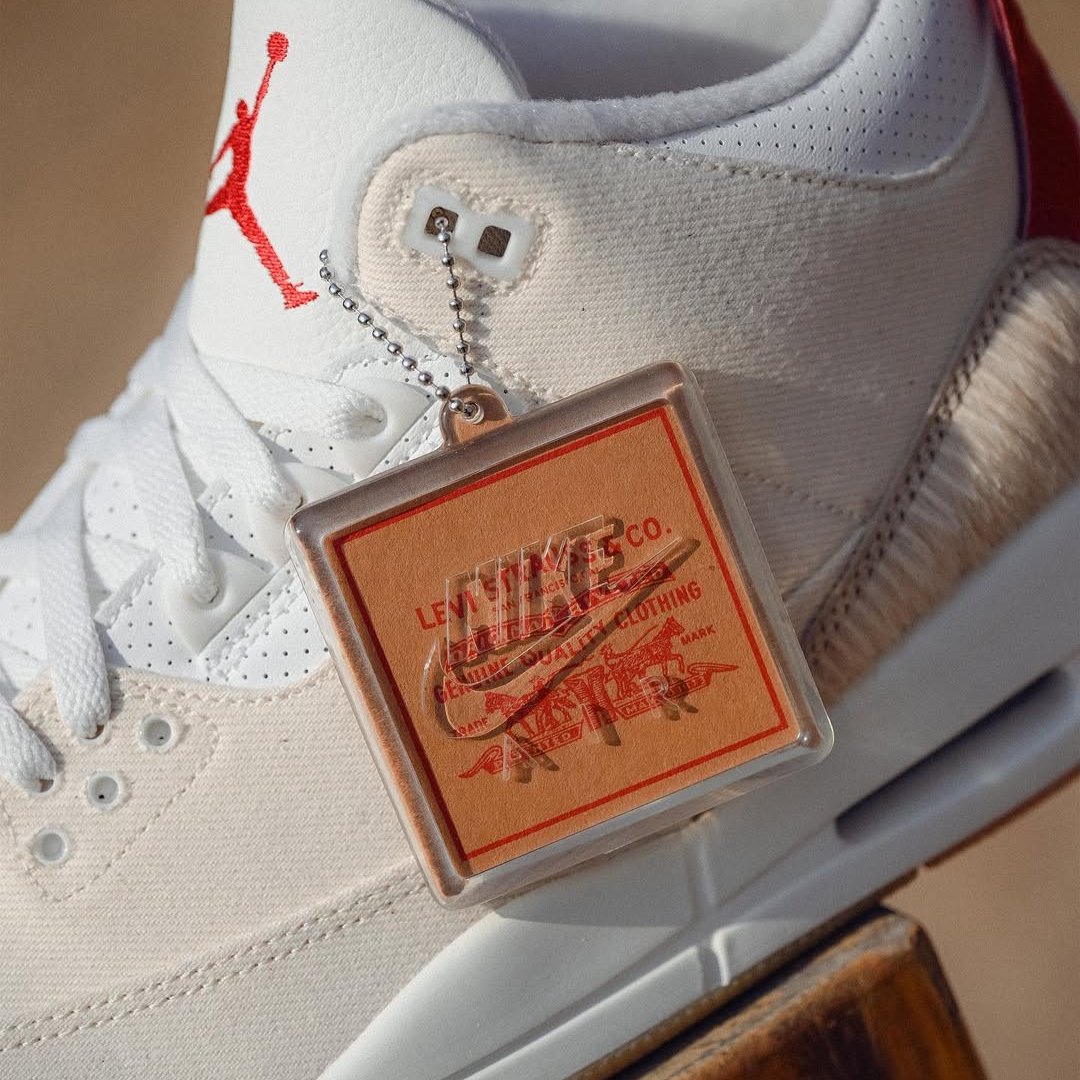 Levi’s® × NIKE AIR JORDAN 3 “Year of the Horse/Ecru Denim” のデイテール画像が公開