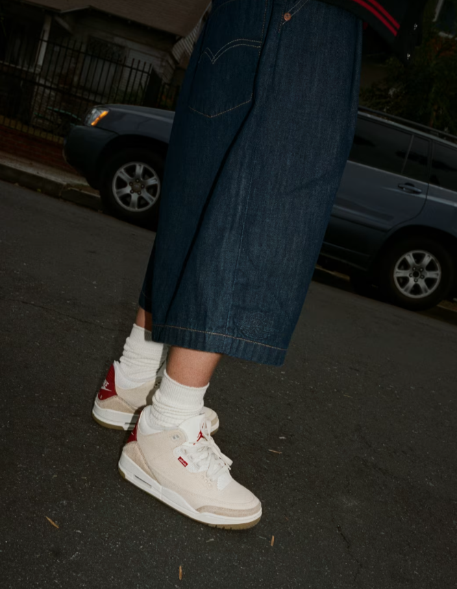 Levi’s® × NIKE AIR JORDAN 3 & アパレルコレクションが国内 SNKRS に登場