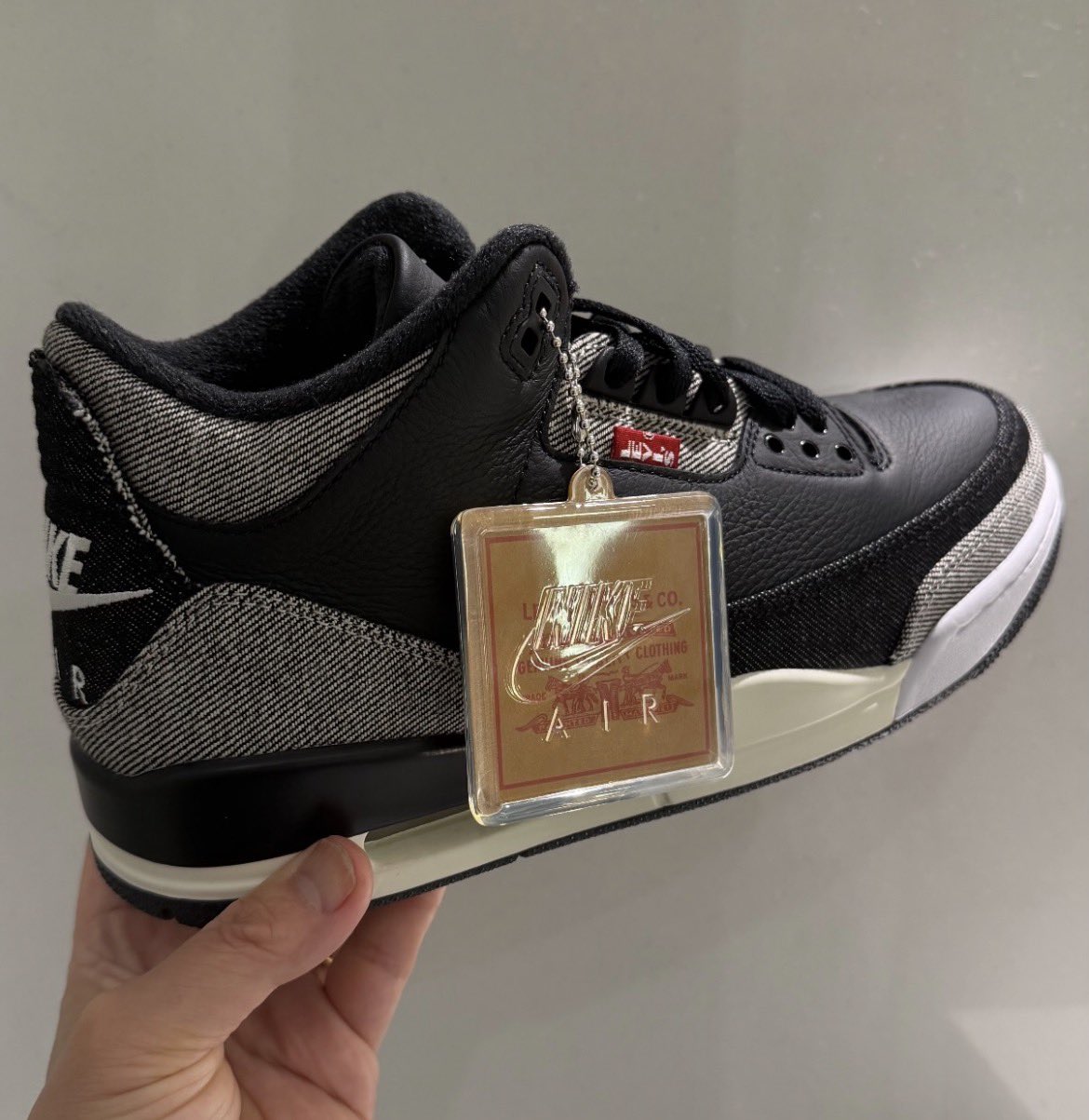 Levi’s® × NIKE AIR JORDAN 3 が国内正規取扱店にて発売予定