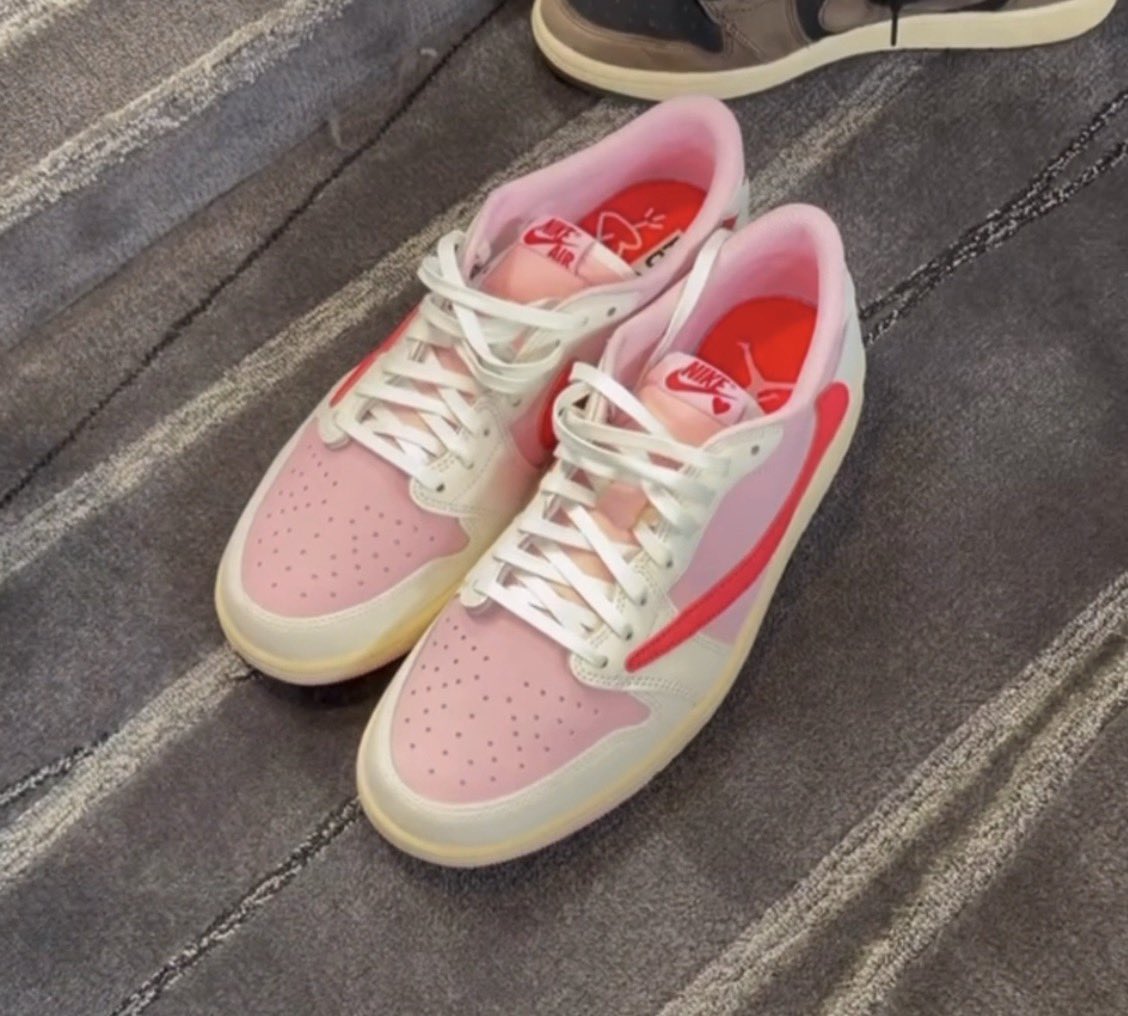 UFC ファイターの アルマン・ツァルキヤン が Travis Scott × NIKE AIR JORDAN 1 LOW “Tropical Pink” を公開