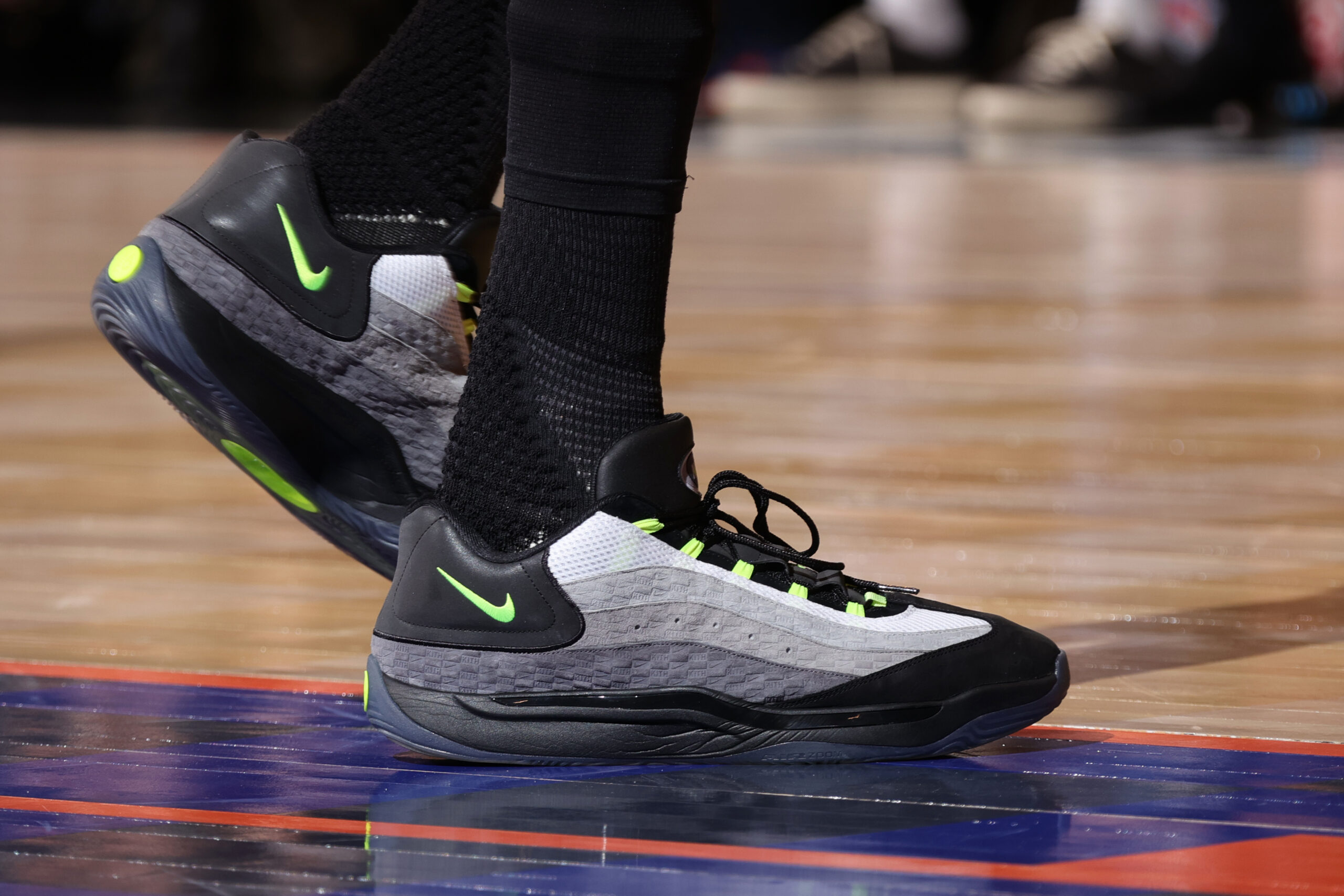 Kevin Durant が KITH × NIKE KD 18 F&F "Neon" を着用