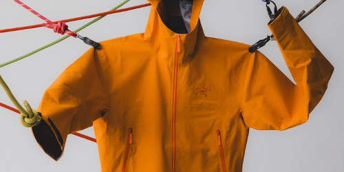 BEAMS 限定 ARC’TERYX『BETA JACKET “Blaze”』が3月13日(金)に発売予定