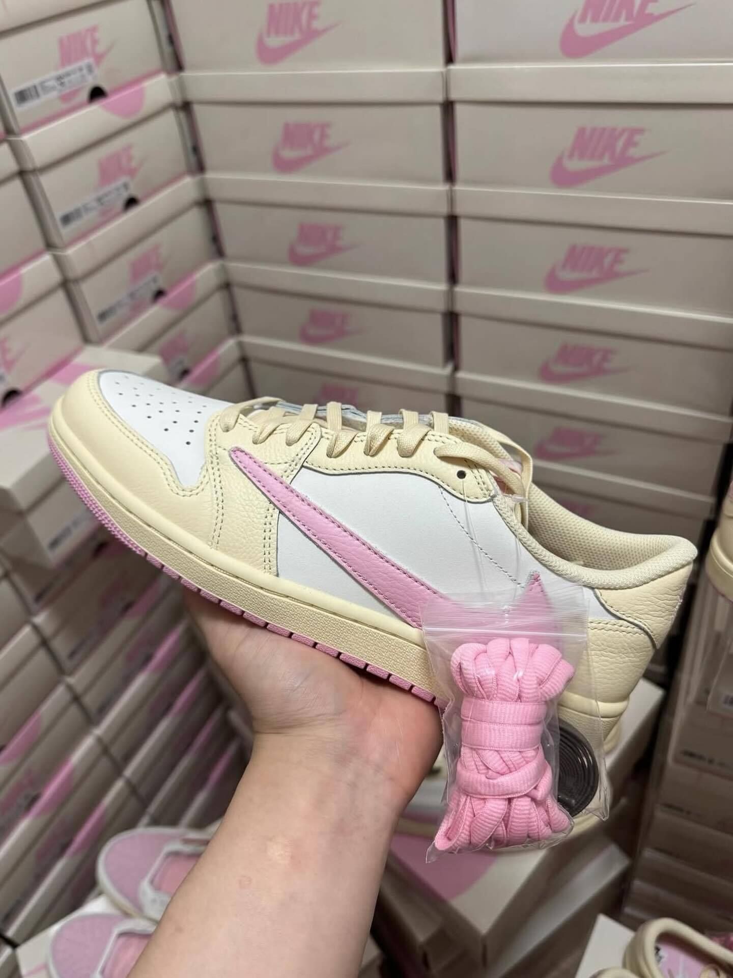 Travis Scott × NIKE AIR JORDAN 1 LOW “Pink” が5月22日(金)に発売予定
