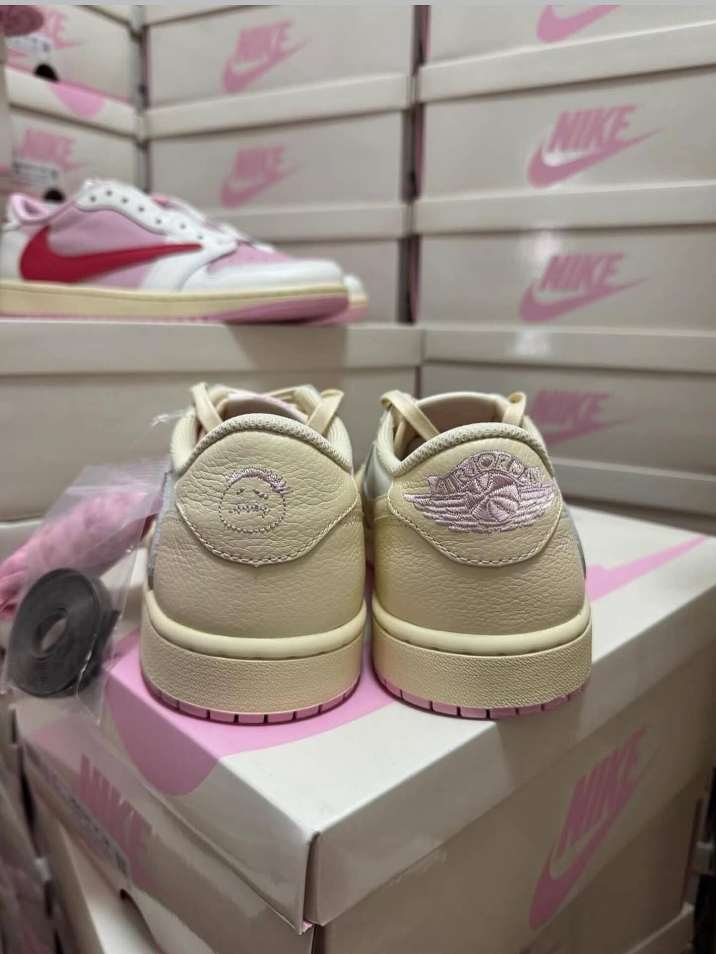 Travis Scott × NIKE AIR JORDAN 1 LOW “Pink” が5月22日(金)に発売予定