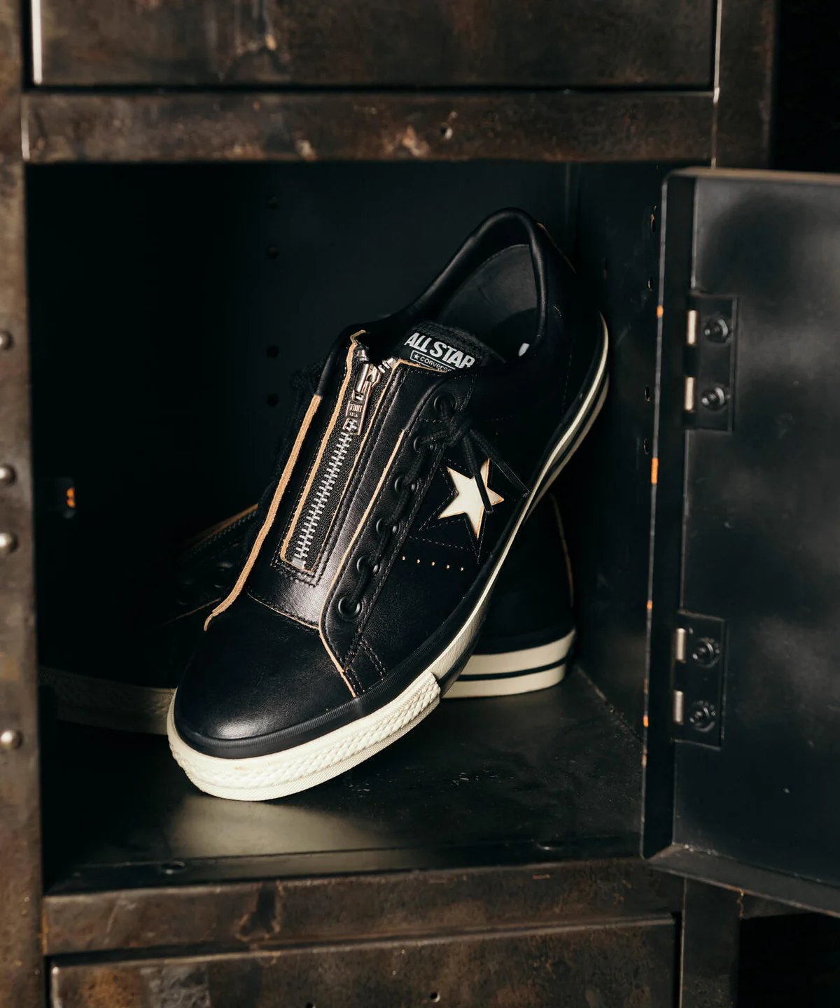 WAIPER オンラインにて Schott × CONVERSE のコラボ第2弾『ONE STAR “Black/White”』が4月16日(木)に再販