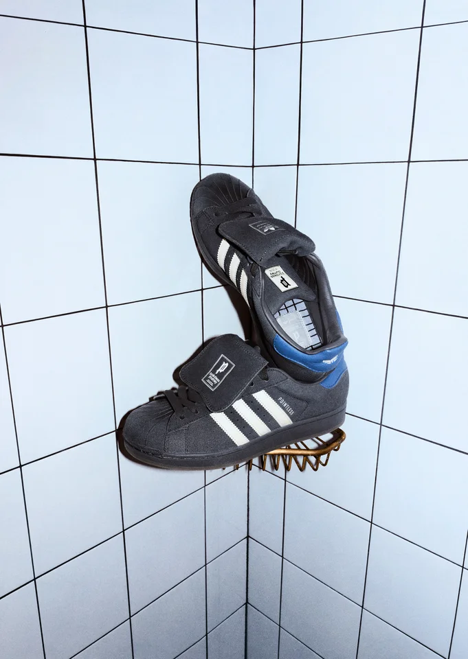 King Gnu 常田大希 が主宰する POINTLESS JOURNEY と adidas Originals × atmos によるトリプルコラボモデル『SUPERSTAR II』が4月25日(土)に発売予定