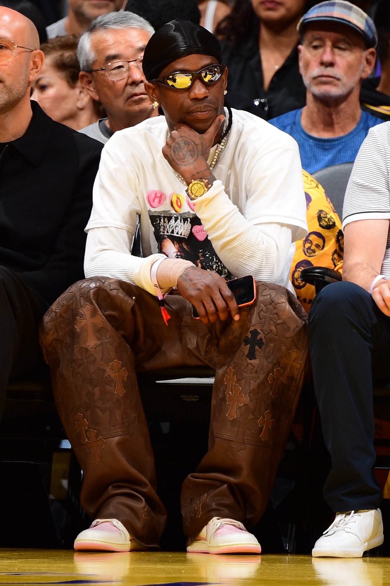 Travis Scott × NIKE AIR JORDAN 1 LOW “Shy Pink/Brown Swoosh” が公開