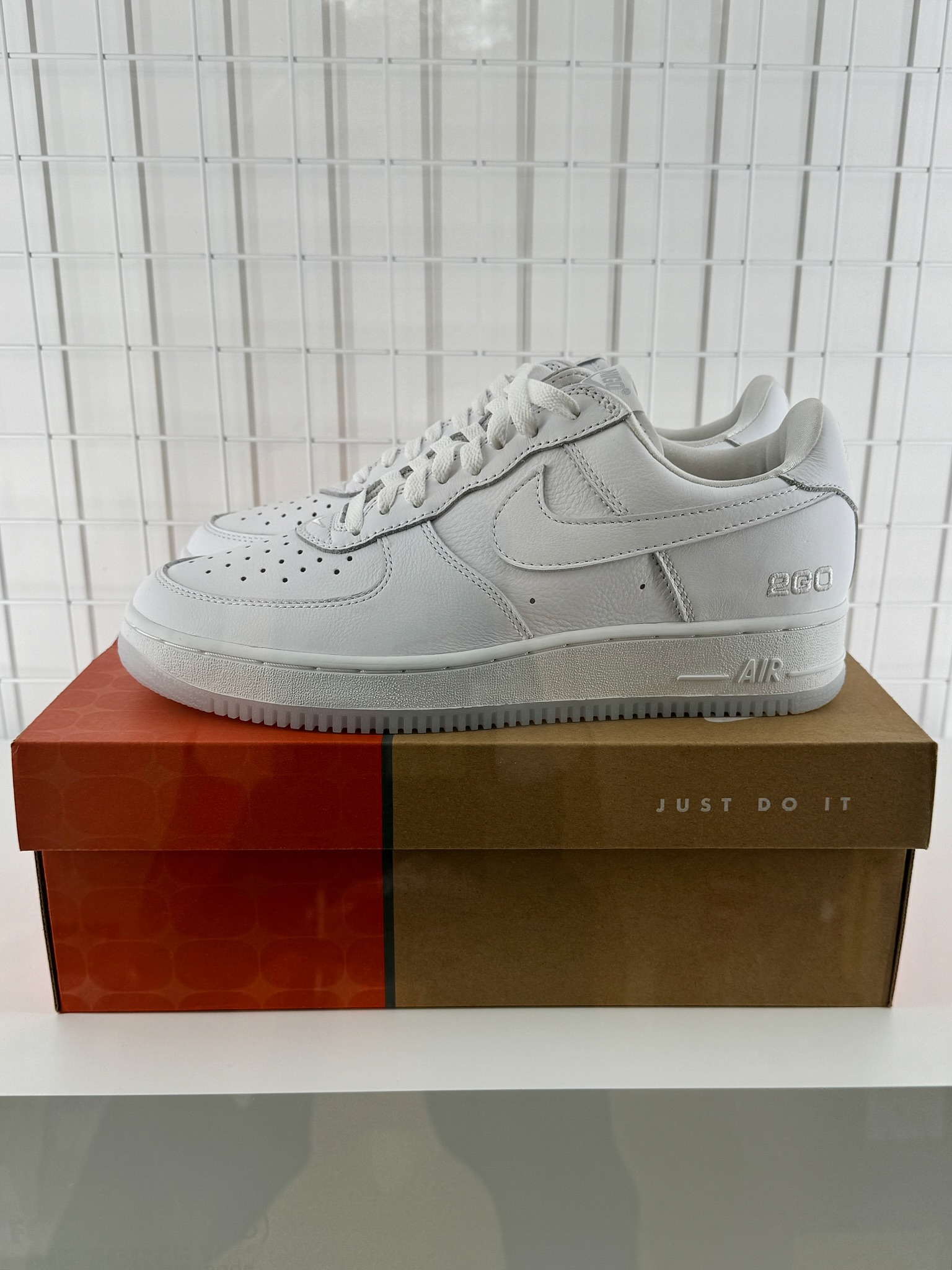 NIGO® × NIKE AIR FORCE 1 “Triple White 2GO” が公開