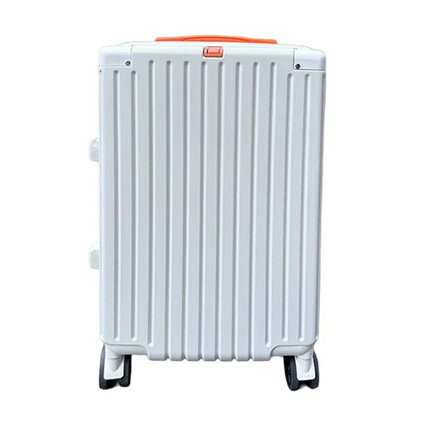 NIKE の海外限定アイテム『Solo Swoosh Carry On Suitcase』が発売