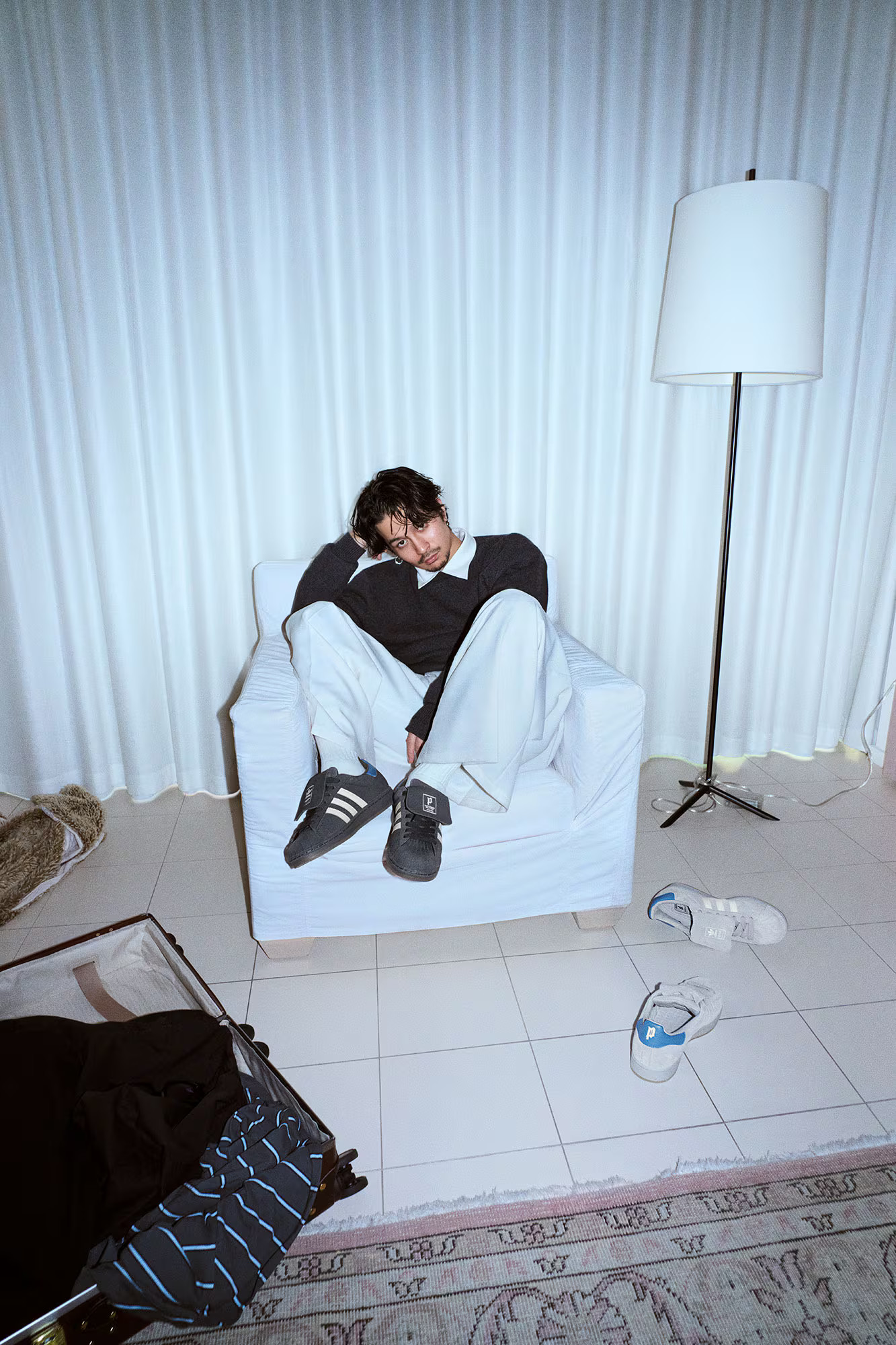 King Gnu 常田大希 が主宰する POINTLESS JOURNEY と adidas Originals × atmos によるトリプルコラボモデル『SUPERSTAR II』が4月25日(土)に発売予定