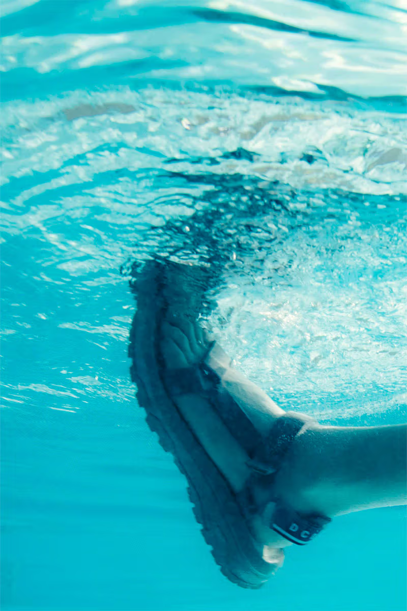 DESCENDANT × Teva の初コラボモデル『Hurricane XLT3 DCDT』が4月30日(木)に発売予定