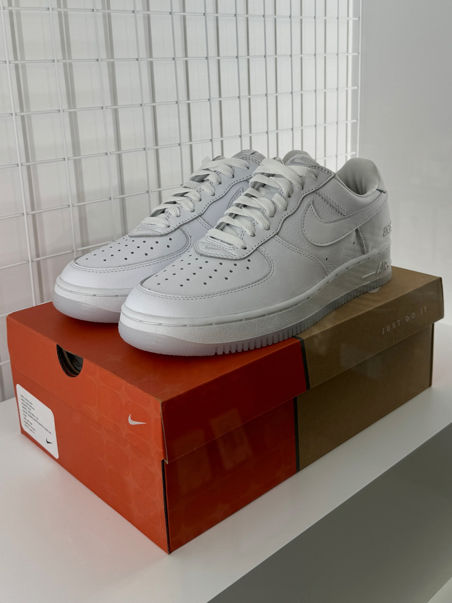 NIGO® × NIKE AIR FORCE 1 “Triple White 2GO” が公開