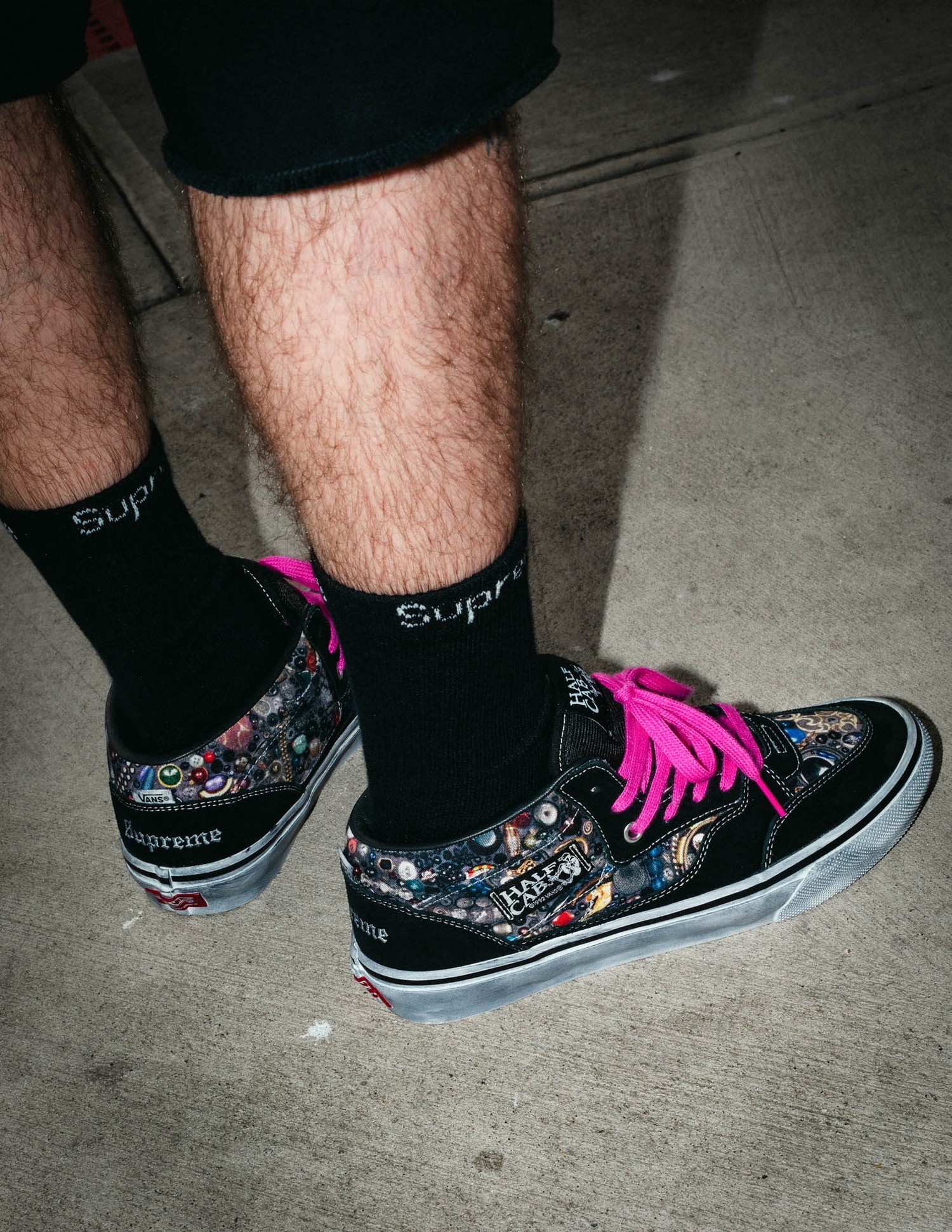 Supreme がアメリカの現代美術家 Mike Kelley との2026年春コラボコレクションを発表